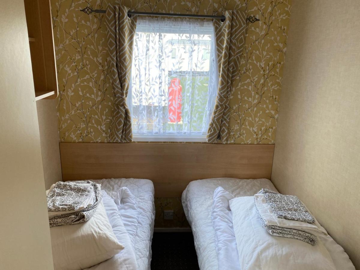 3 Bedroom 8 Berth Standard Basic Caravans With Hot Tub,Mountain Bikes Tattershall Buitenkant foto