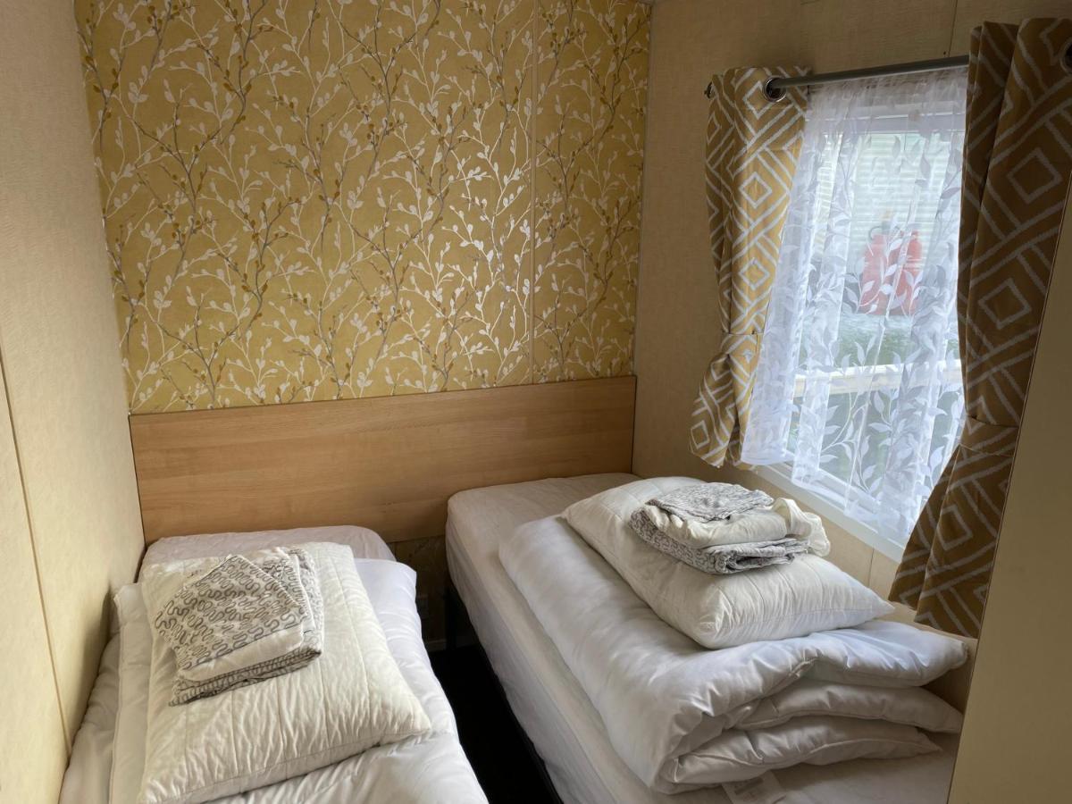 3 Bedroom 8 Berth Standard Basic Caravans With Hot Tub,Mountain Bikes Tattershall Buitenkant foto