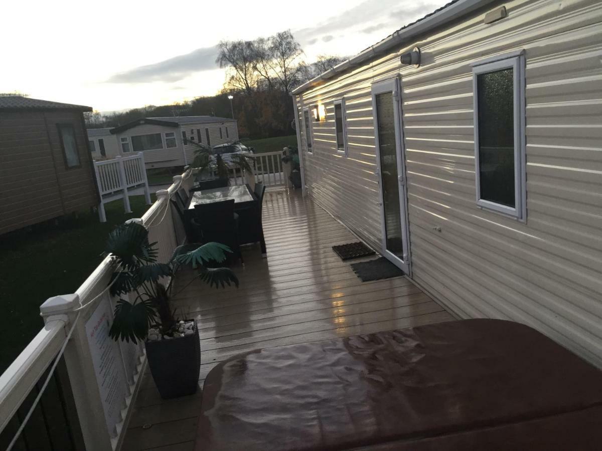 3 Bedroom 8 Berth Standard Basic Caravans With Hot Tub,Mountain Bikes Tattershall Buitenkant foto